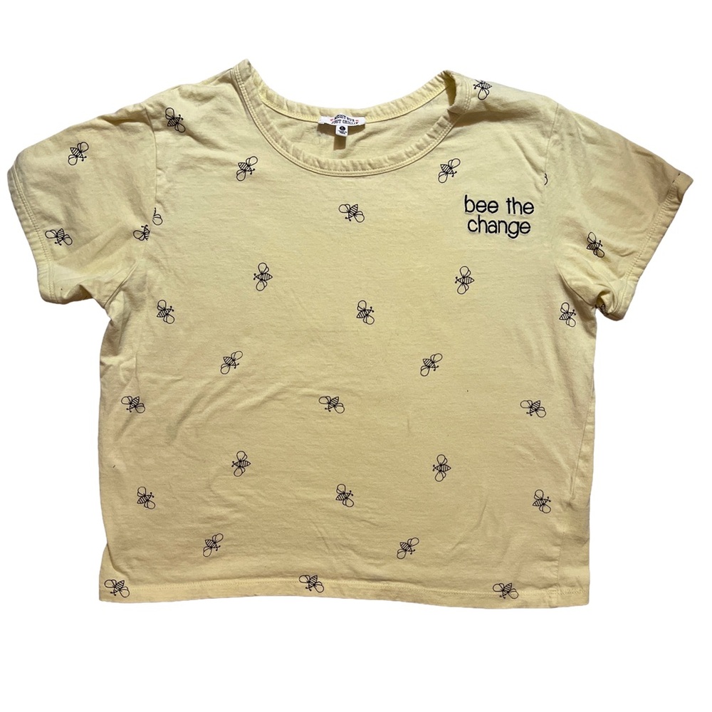 Messy Bun Just Chillin Yellow Bee Print cropped T-Shirt Bee the Change